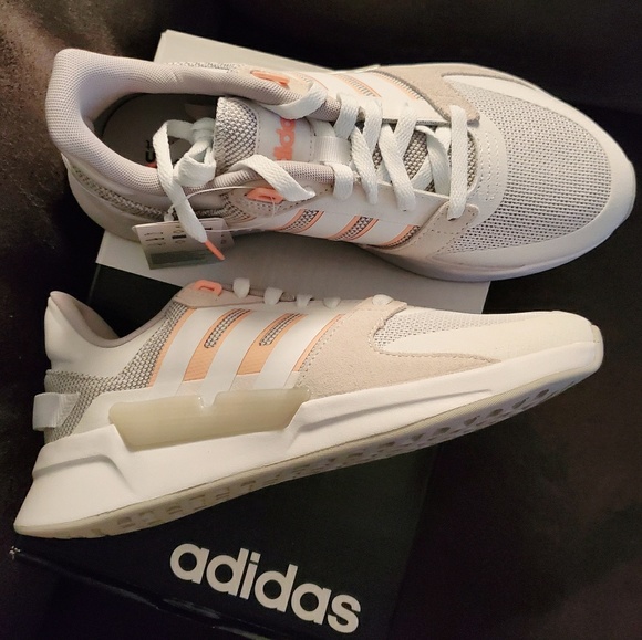 ADIDAS Run 90s Womens NIB - Picture 2 of 6